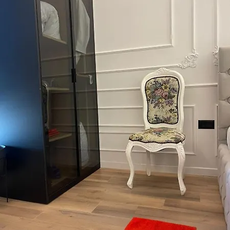 Square 21 Тирана