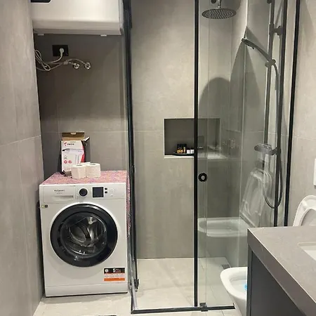 Square 21 Тирана