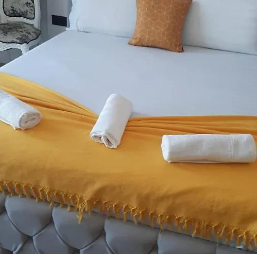 Square 21 * ティラナ